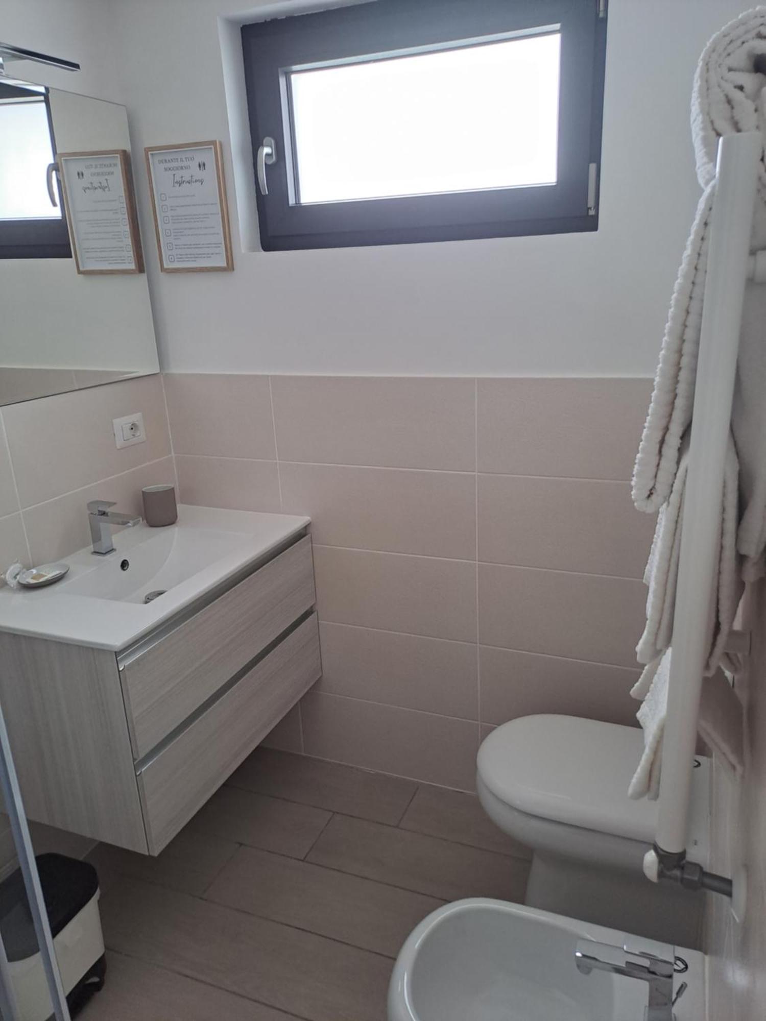 Fiumicino Airport Sunflower Room ภายนอก รูปภาพ